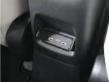 ◆後席用USBチャージャー◆後席用にも設置されており、長時間のドライブも安心です。