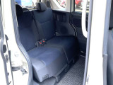 コンパクトでも車内広々。頭上空間も広く快適にお過ごしいただけます。後席足元空間も十分な広さを確保しております。座面も厚く快適です!