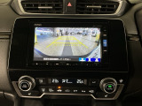 【バックカメラ】運転が苦手な方も車庫入れラクラクです!ギアをリバースに入れれば自動的に切り換わりますので、面倒な操作は不要です♪狭い駐車場もお車を傷つけず安心ですね!
