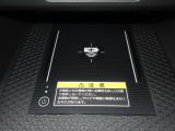 ワイヤレス充電器がついています。対応スマートフォンを置くだけで充電が可能です。