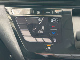 オートエアコンで温度調整も楽チン!四季を問わず快適に運転することが出来ます。