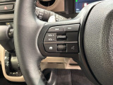 ステアリングにオーディオ操作スイッチが付いています。オーディオ画面に直接タッチしなくても操作が出来ますので、運転に集中できます。