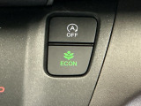 【eコンスイッチ】低燃費運転をサポートするECONモード。スイッチをONすると、エンジンやトランスミッション、A/Cなどを協調制御し、燃費の向上に貢献。エコドライブの効果を高めます。