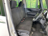 運転席まわりには十分なスペースがあり、大柄な方でもゆったり運転していただける環境です。