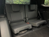 床下収納式のサードシートです。座席部分をコンパクトに収納でき、広大な荷室スペースとしてお使いいただけます!乗車人数や荷物の量など利用シーンに合わせて3列目を有効活用でき、とっても便利♪