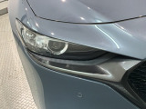 LEDヘッドライトは、点灯の瞬間から最大光量を発揮し、突然暗くなるトンネルなどでの安定感を高めます。
