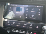 10インチタッチスクリーン。Apple CarPlay/AndroidAuto対応。