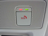 急病時や危険を感じた時、SOSコールスイッチを押すと専門のオペレータに繋がって、警察や消防への連携をサポートしてくれます。また、万が一の事故発生時には、エアバッグ展開と連動して自動通報します。