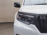 LEDヘッドライトです。デザイン性がよくとても明るいので、夜間の走行や悪天候でも安心です。しかも長寿命!