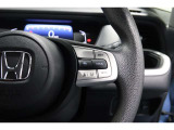 Hondaセンシングの機能のひとつ、アダプティブクルーズコントロール付!アクセルから足を離しても設定したスピードと前車との車間を保ち走行してくれます!車線維持もアシスト☆高速道路で疲労軽減ですね☆