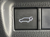 【パワーバックドア】スマートキーや運転席のボタンを押すだけでリアゲートが自動で開閉します!荷物を持っている時や、高い位置にあるバックドアを閉める際に便利な機能です♪