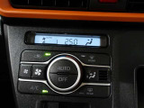 車内の温度管理に便利なオートエアコン☆