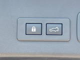 【パワーバックドア】スマートキーや運転席のボタンを押すだけでリアゲートが自動で開閉します!荷物を持っている時や、高い位置にあるバックドアを閉める際に便利な機能です♪