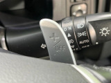 【パドルシフト】ハンドルから手を離さずに素早くシフトアップ&ダウンができるので、エンジンブレーキを使う下り坂や高速道路の合流で加速したい場面で役立ちます。