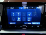 【オーディオ選択画面】AM/FMの切替や、交通情報もこちらの画面から選択できます。