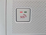 万が一の事故や急病時に心強いSOSコール。ボタン操作時やエアバッグ作動時に専門のオペレーターへ繋がり、警察・救急への通報やロードサービスの手配を迅速に行う、安心のコネクティッドサービスです。