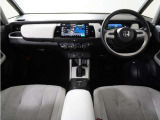 ◆視界広々で非常に運転しやすくロングドライブでも疲れを感じさせないすっきりとまとまったインパネ周りです。