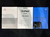 スマートキーは鍵をバッグに入れたままでもドアロックの開閉やエンジンのON・OFFができます。夜間や雨の日も鍵を探さなくて良いので便利です。