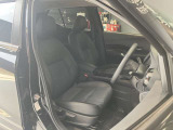 運転席まわりです。運転席からの視界が左右に広く隅々まではっきりと見渡せます!クルマの前端も把握しやすく安心して運転できます!