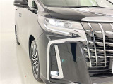 フォグランプ装着車です。暗い夜道の車両前方を明るく照らします