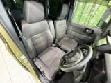 運転席シート廻りは使用感も少なく、良好な状態となっています。前オーナー様が丁寧に使っていたことがよくわかりますね。