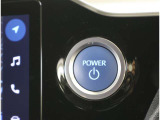 スマートキーを携帯していればキーを取り出さずにドアを施錠&解錠。クルマの始動も可能です。