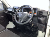 見通しのよいすっきりとした視界で、誰でも運転しやすいです。運転のしやすさは疲れにくさにも繋がりますよ♪