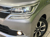 【LEDヘッドライト】悪天候や夜間走行時も良好な視界を確保し安心して運転できる高輝度LEDヘッドライトを装備!点灯速度が早く、消費電力も抑えられています。