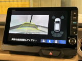 リバースギアに入れるだけで後方の表示へ切り替わります。夜間や雨の日の駐車も楽になりますよ。