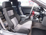 運転席、助手席シートはRECAROシート装着。ご希望に応じて人気のBRIDE製などのスポーツシートもお得な金額にてご交換可能です。お気軽にスタッフまでご相談下さいませ