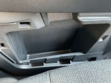 車検証を入れるのに便利なスペースがあります。