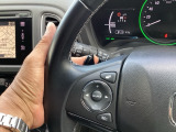 マニュアル車のような感覚で、ワインディングロードでも車を操れるパドルシフト付きです。長い下り坂でのエンジンブレーキや、高速道路の合流の際の加速も思いのままに操ることができ楽しめます