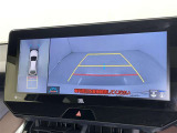 バックモニター付なので後退時に後方が見えるので安心。 車は構造上、死角がたくさんなので万が一を考えると必須ですね。 あくまで補助の為の装備、バックは目視で確認する事が重要ですよ。