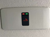 あおり運転をされても安心!緊急通報も可能、ボタンを押すだけでオペレーターにつながるSOSコール付。(別途登録費用が必要となります。)
