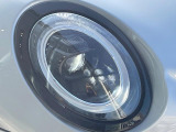 ●LEDヘッドライト:夜間走行時も良好な視界を確保し安心して運転できる高輝度LEDヘッドライトを装備!点灯速度が早く、消費電力も抑えられています。