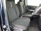 高いホールド性で運転姿勢が安定します。長距離ドライブでも疲れにくいのが魅力です。快適なドライビングライフをお送りください♪