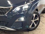 ●LEDヘッドライト:高寿命LEDヘッドライトで、安全運転を支える良好な視界を。