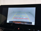 バックモニター付なので後退時に後方が見えるので安心。 車は構造上、死角がたくさんなので万が一を考えると必須ですね。 あくまで補助の為の装備、バックは目視で確認する事が重要ですよ。