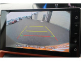 バックモニター付ですので、車庫入れも駐車もラクラクです。