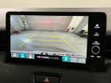 リバースギアに入れるだけで後方の表示へ切り替わります。夜間や雨の日の駐車も楽になりますよ。