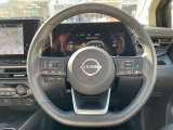 【プロパイロット】高速道路走行時にアクセル・ブレーキ・ステアリングを車両が制御する事で、渋滞時のイライラやロングドライブのストレス軽減に繋がります。運転支援システムとしてご利用頂けます。