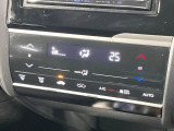 【オートエアコン】一度お好みの温度に設定すれば、車内の温度を検知し風量や温度を自動で調整。暑い&hellip;寒い&hellip;と何度もスイッチ操作をする必要はありません。快適な車内空間には必須の機能ですね♪