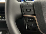 運転中、オーディオの操作をしてて、ハッとしたことはありませんか?ステアリングスイッチは、運転中でもハンドルでオーディオの操作が可能です。安全なドライブをサポートします。