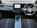 前席内装の全体像です。是非実車をご覧にお越し頂き実際にお座りください。