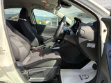 しっかりフィットし、骨盤が立つような姿勢で運転することで、運転中の疲労軽減に効くシートです