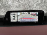 狭い場所での駐車やすれ違いなどでより的確な運転操作に役立つ360&deg;ビューモニターが装備されています。