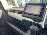 運転席助手席にはシートヒーターが装備されておりますので雨の日や早朝など冷えた車内でも快適な運転ができます!
