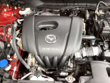「SKYACTIV-G(ガソリン)」は、規格外の高圧縮を実現し、世界のエンジン技術者に驚きを与えました。さらに、それを維持したままノッキングの発生を抑え、熱効率を向上、走りにも寄与したエンジンです。