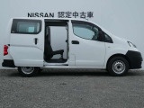 サイドドアも大きくスライドし、荷物の出し入れが楽にできます。