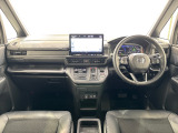 ★いつでも気持ちよく運転できて、使い勝手のいい収納や体をケアするシート、細部にまでこだわったインテリア♪